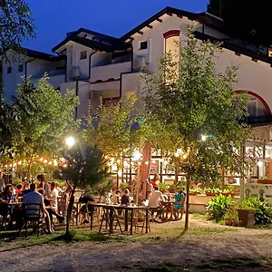 la-villa-pinarella.emilia-romagnahotels.net/